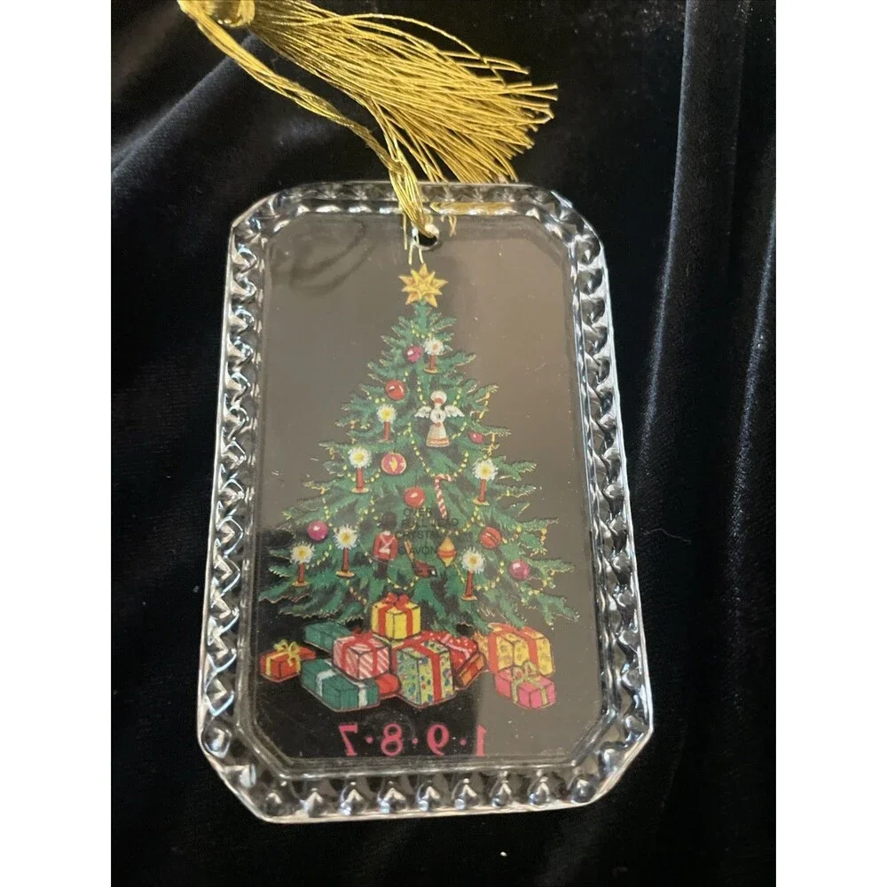 AVON 1987 Lead Crystal Christmas Tree Ornament 24% Full Lead Crystal 3.5